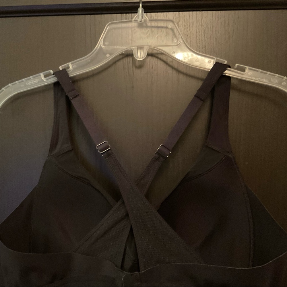 Lululemon Up For It Bra Black B/C Cup Size 8 Criss Cross Mesh Back Sculpt Fit - Picture 2 of 6